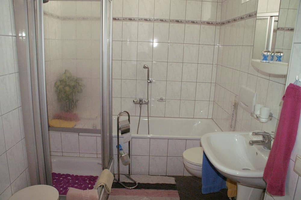 Ganze Wohnung, Ferienwohnung im historischen Stiftsherrenhaus – 52qm / 2 Personen  - Wlan in Burg Eltz, Treis-Karden
