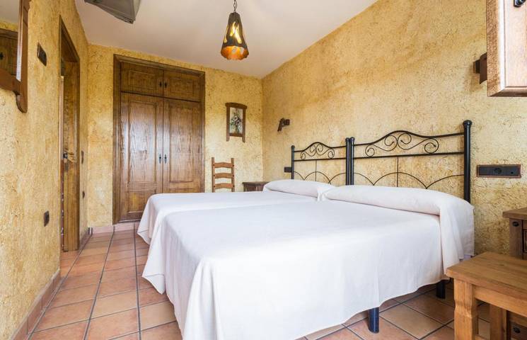 Casa rural para 3 personas, con jardín además de piscina y jacuzzi en Provincia de Granada - 2