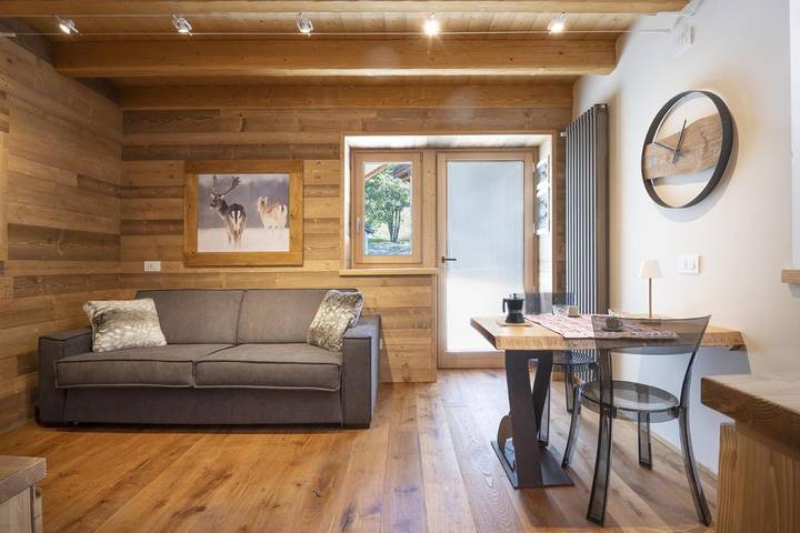 Baita per 4 persone, con panorama e giardino in Val Camonica