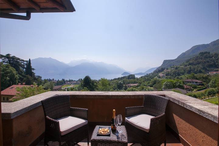Villa pour 8 personnes, avec terrasse et vue sur le lac, animaux acceptés à Commune de Menaggio