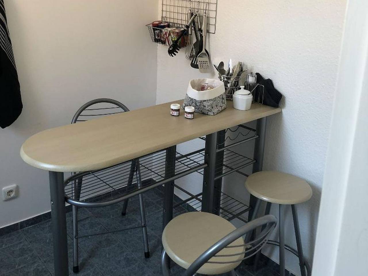 Entire apartment, Holiday Apartment (1st Floor) for up to 2 Guests in Laatzen, Hanover Region