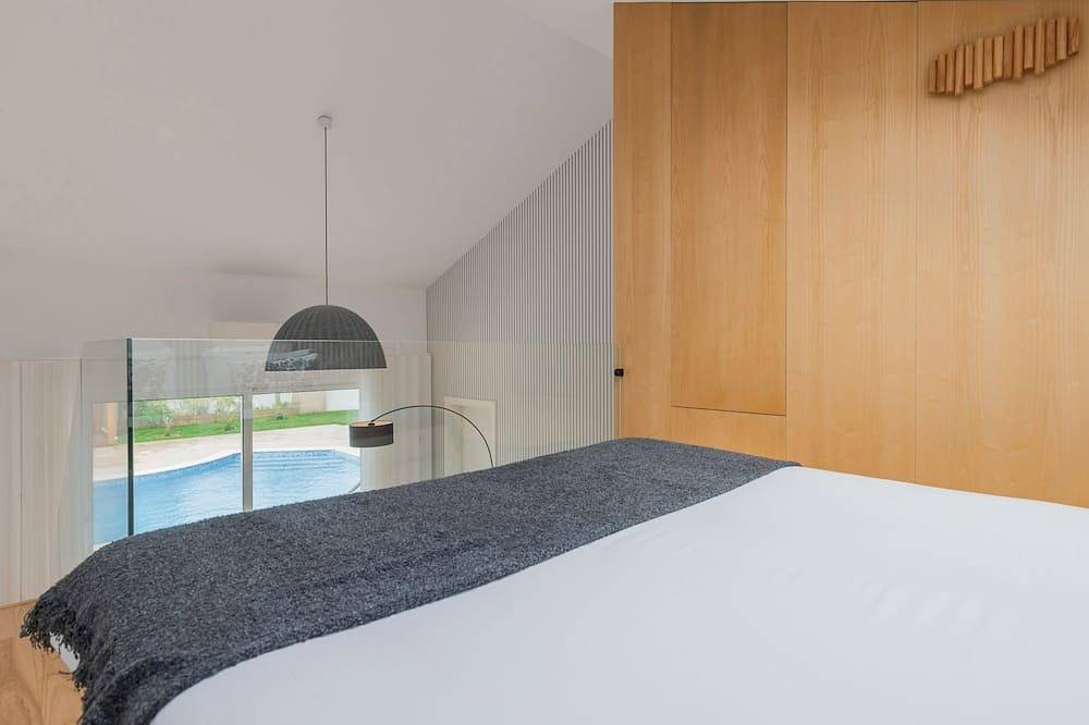 Blue Sky Villa 2 by Lovelystay in Aroeira, Corroios