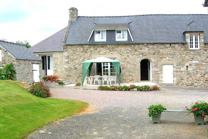 Gîte pour 8 personnes, avec terrasse et jardin - 1