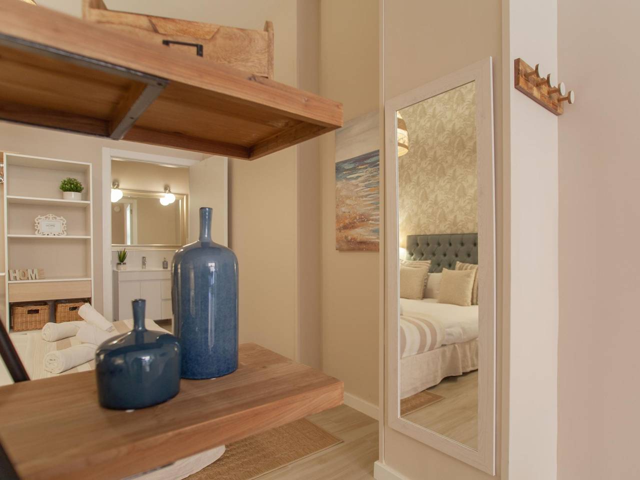 Apartamento entero, Elegante Loft a 100 m de la playa en Valencia con Wi-Fi y aire acondicionado in La Malvarrosa, Valencia