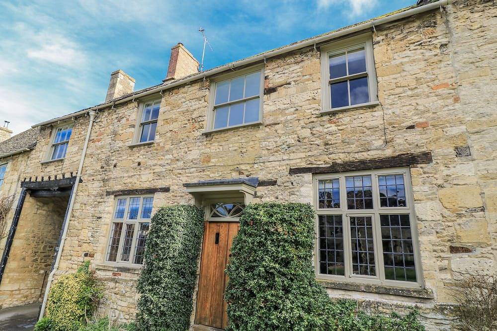 Ostlers, family friendly, with open fire in Burford in Burford, Oxfordshire