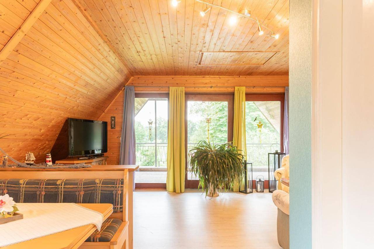 Ganze Wohnung, Two-Bedroom Apartment with Balcony in Hesel, Ostfriesland