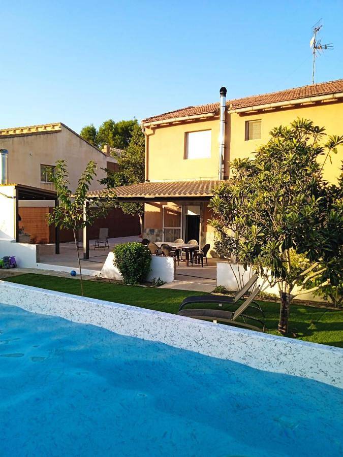 Casa rural para 4 personas, con Terraza además de Jardín y Piscina en Navarrés
