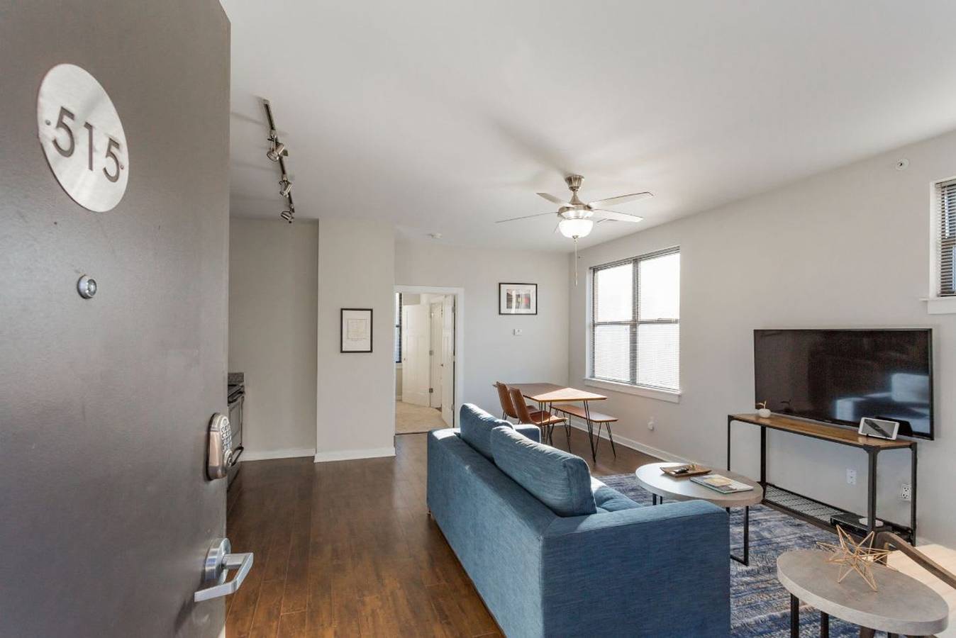 Entire apartment, Cozysuites Music Row Spacious 1Br -free parking 60 in Nashville, Tennessee