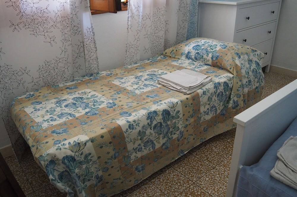 Ruhig und umgeben von leuchtend grünen zwei Schritte vom Meer entfernt in Marina di Pietrasanta, Pietrasanta