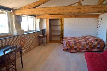 Gîte pour 7 personnes, avec piscine et sauna ainsi que jacuzzi et balcon, animaux acceptés dans Office De Tourisme De Beziers Centre Historique