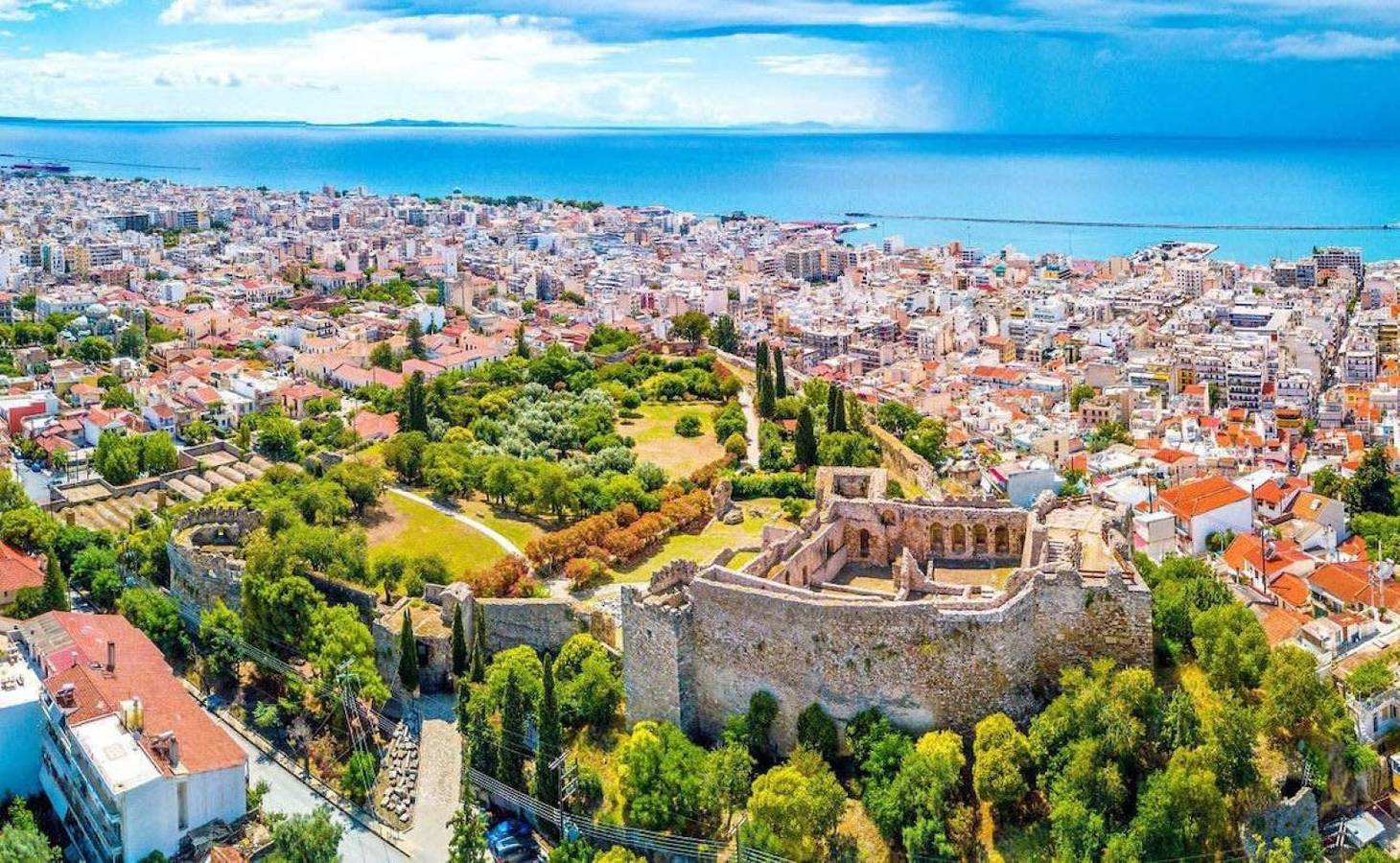 Ganze Wohnung, Central Old Town Stay - Bright & Fully Equipped in Patras, Golf von Patras