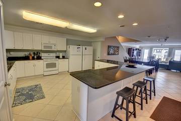 Villa for 20 Guests in Ingram Beach, North Myrtle Beach, Picture 3