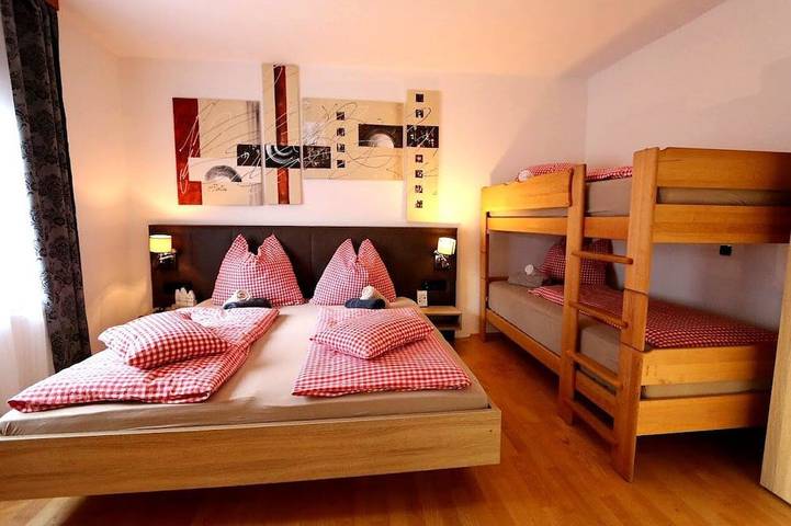 Double room with bathroom (1 double bed, 1 extra bed) in Zederhaus, Ski Amadé