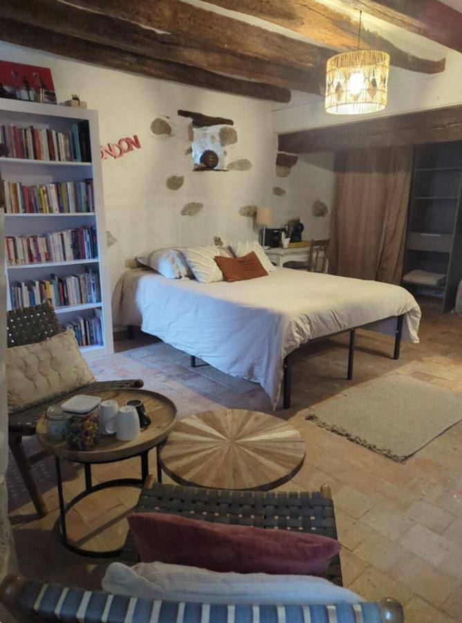 Double Room with Private Bathroom in Soulaire-et-Bourg, Région d'Angers
