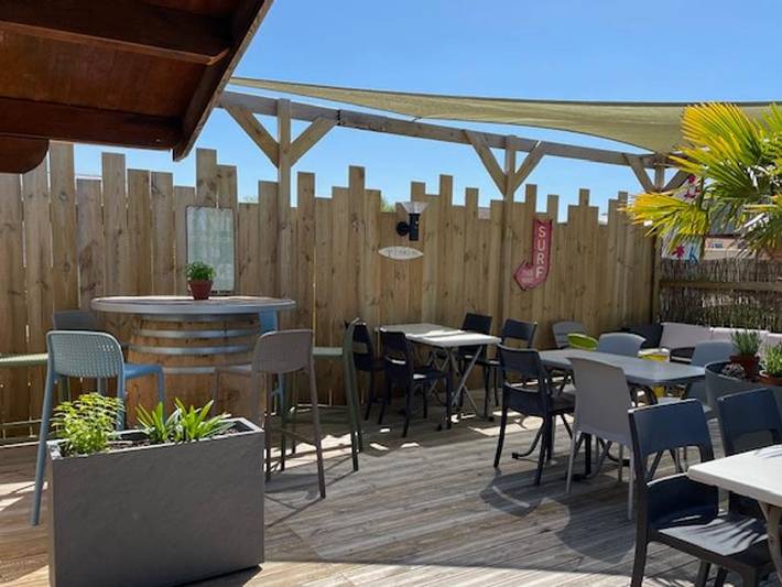 Wohnwagen für 2 Personen, mit Balkon/Terrasse und Terrasse sowie Garten und Kinderpool
