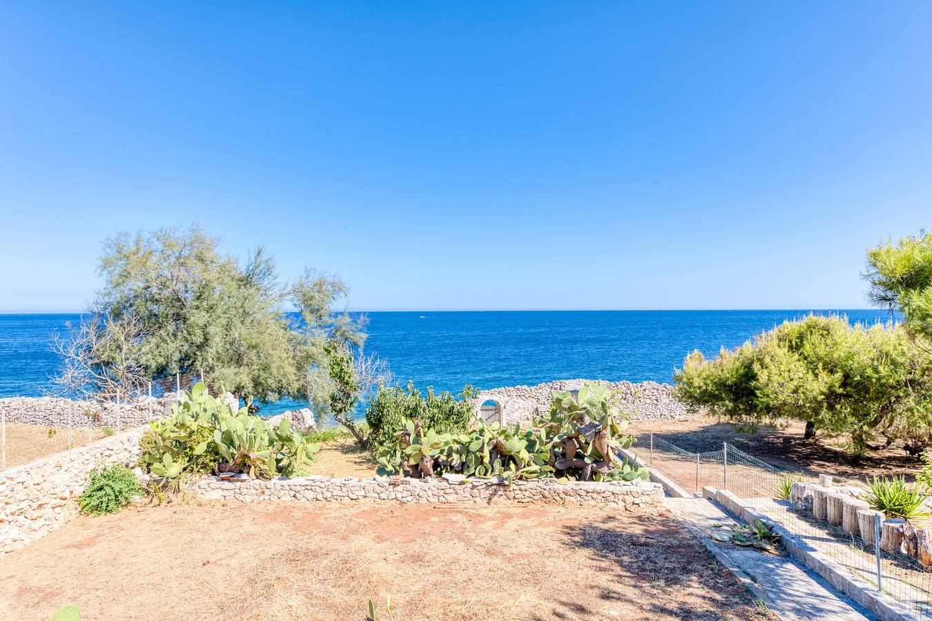 Villa 'Bissu' avec vue sur la mer, terrasse privée et climatisation in Castro (Lecce), Province de Lecce