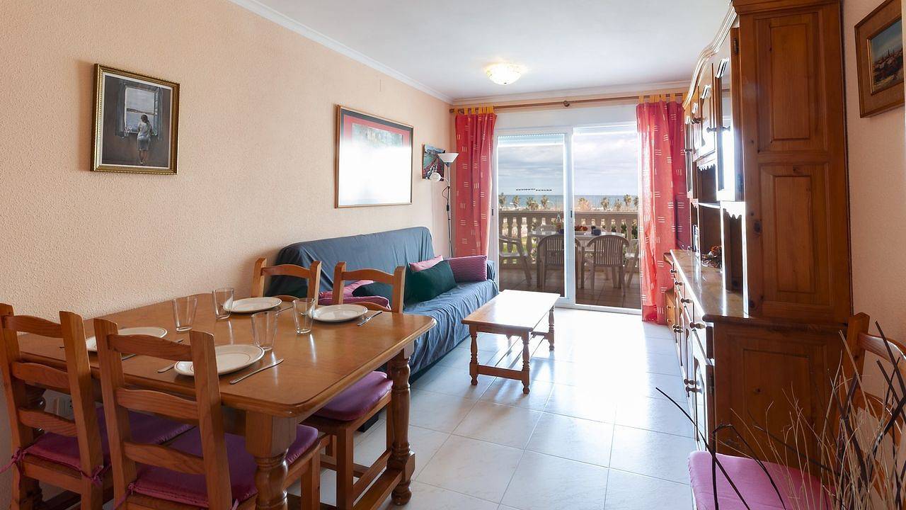 Apartamento vacacional entero, Apartamento de vacaciones para 5 personas con piscina in Daimuz, Costa de Valencia