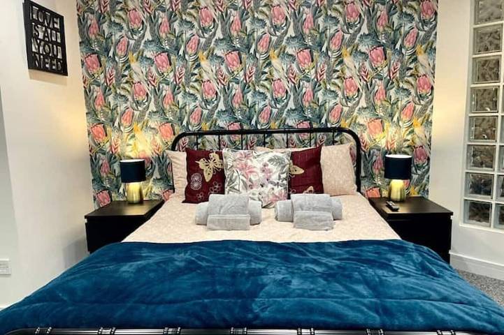 A Warm Welcoming Cosy Bungalow, 10 mins to Windsor in Farnham Royal, Buckinghamshire