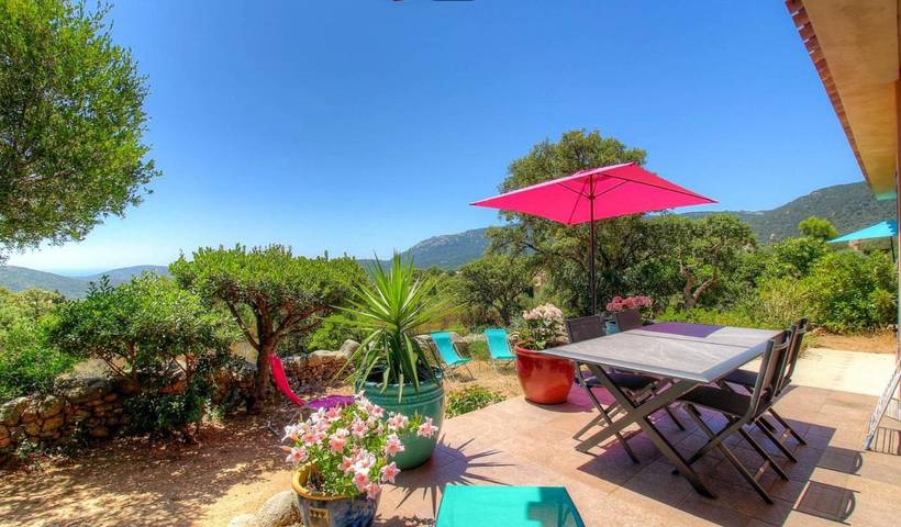 Appartement de vacances pour 4 personnes, avec terrasse ainsi que jardin et vue