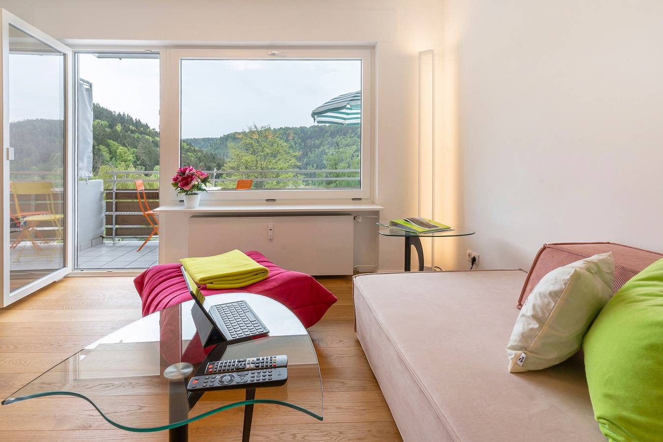 Ganze Wohnung, Ferienwohnung 'Traumblick' mit Bergblick, Balkon und Wi-Fi in Bad Liebenzell, Nordschwarzwald