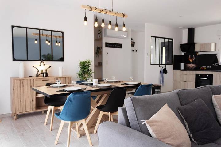 Location de vacances pour 6 personnes, avec vue et jardin, animaux acceptés à Saint-Angeau - 2