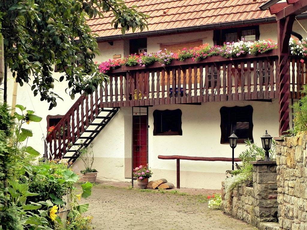 Ferienwohnung Bogentenne - Ferienwohnung in einem historischen Fachwerkhaus aus dem Jahre 1740 in Eußenheim, Maindreieck