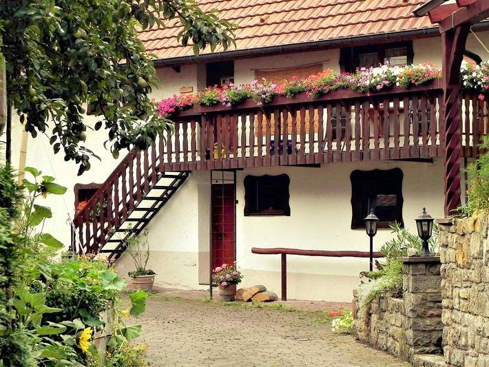 Ganze Wohnung, Ferienwohnung BogenTenne - Ferienwohnung in einem historischen Fachwerkhaus aus dem Jahre 1740 in Eußenheim, Maindreieck