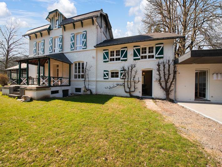 Location de vacances pour 21 personnes, avec sauna et jardin, adapté aux familles à Aywaille