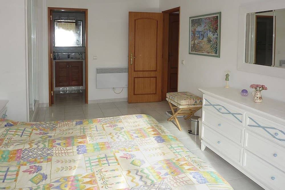 Großes Haus mit 3 Schlafzimmern, sehr gut ausgestattet, unser Zuhause in der Ferne in Budens, Faro Distrikt