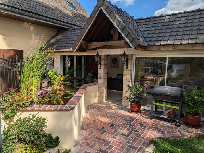 Location de vacances pour 8 personnes, avec Terrasse et Jacuzzi ainsi que Jardin et Piscine dans Laboissière-en-Thelle