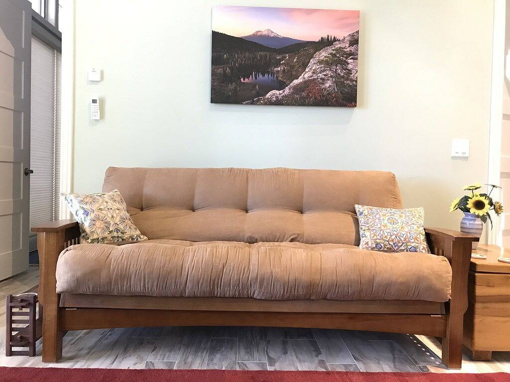 Sie werden unser wunderschön eingerichtetes Ferienhaus im Wald lieben in Shasta County