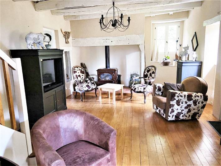 Location de vacances pour 6 personnes, avec terrasse et piscine à Altillac - 2