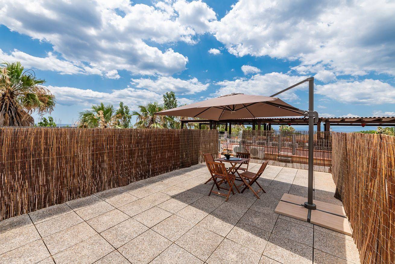 Appartement entier, Appartement de vacances pour 2 personnes avec balcon/terrasse in Capitana, Quartu Sant'Elena