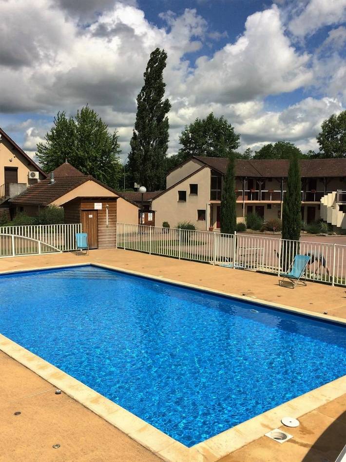 Hôtel pour 2 personnes, avec jardin et piscine, animaux acceptés à Hautefond