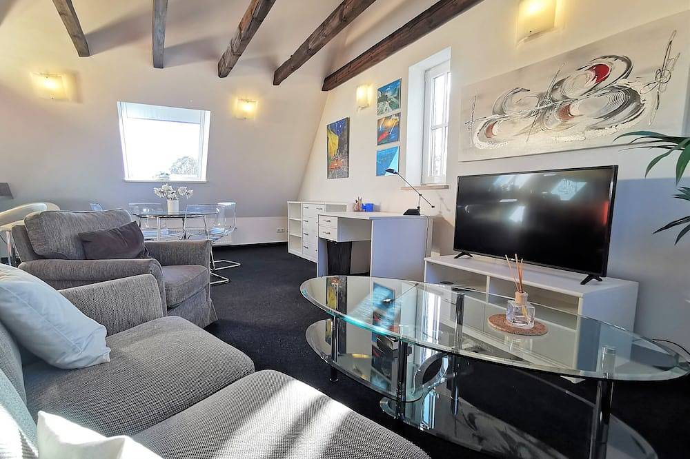 Ganze Wohnung, Stilvoll Wohnen im 45m² Dachgeschoss-Apartment für 1-2 Personen in Ahrensburg, Kreis Stormarn