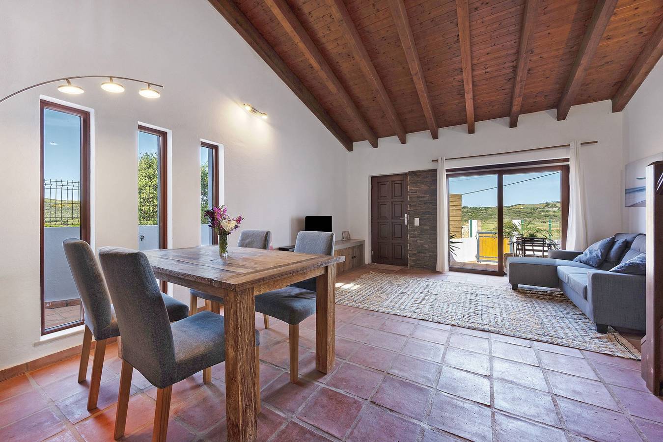 Villa Fun Ride Surf School avec piscine et jardin partagés in Raposeira, Vila do Bispo