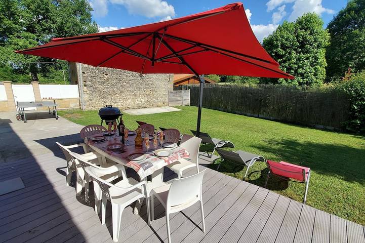 Location de vacances pour 8 personnes, avec jardin à Romagne