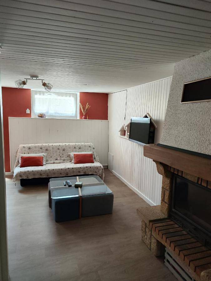 La Maison d'Aurélie 4 à 6 personnes en Auvergne à Saint Remy sur Durolle in Saint-Rémy-sur-Durolle, Parc Naturel Régional Livradois-Forez