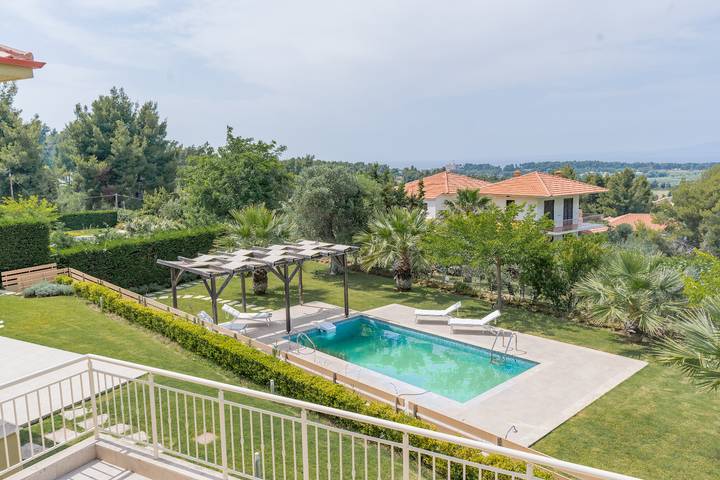 Villa für 10 Personen, mit Pool und Garten in Kassandra