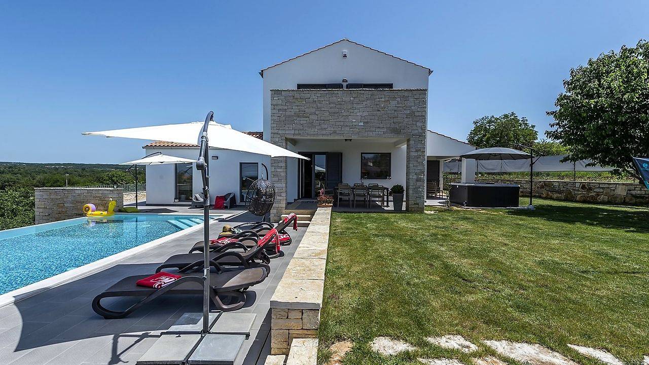 Villa für 8 Personen (400 m²) in Sveti Lovreč Pazenatički in Selina, Zentralistrien