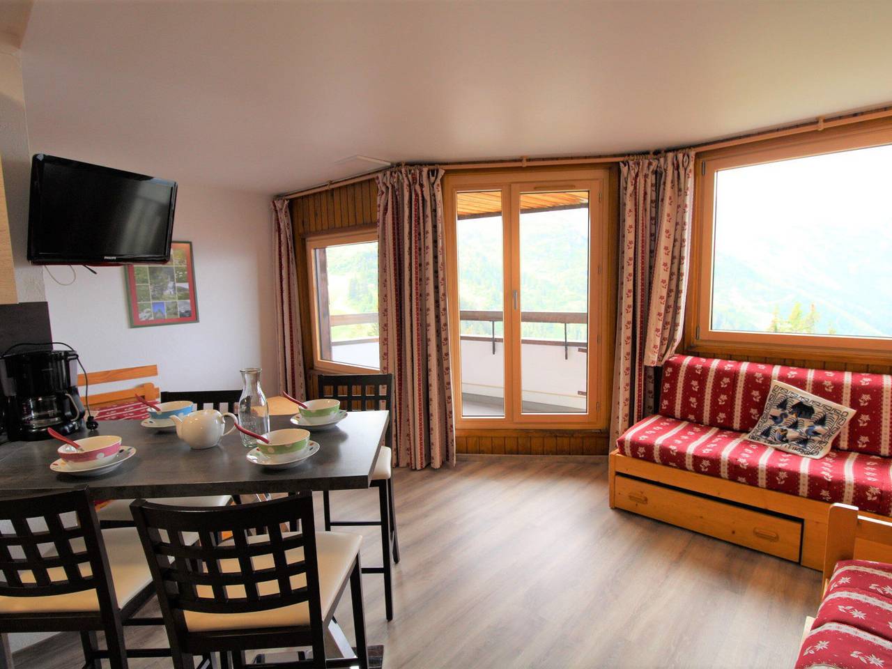Entire apartment, Charming Apartment in Avoriaz - Village des Dromonts, Sleeps 5, 42m² with South-West Balcony in Morzine, Les Portes du Soleil