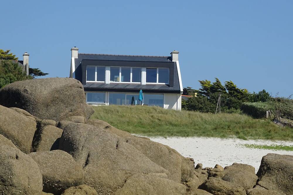 Villa des Courlis, 8 personnes, plage à vos pieds in Kerlouan, Région de Brest