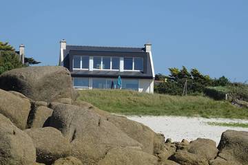 Gîte pour 8 personnes, avec terrasse et jardin dans Plage de Neiz Vran