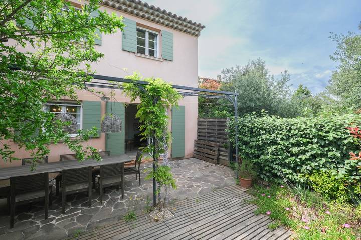 Maison de vacances pour 4 personnes, avec jardin ainsi que jacuzzi et terrasse - 1