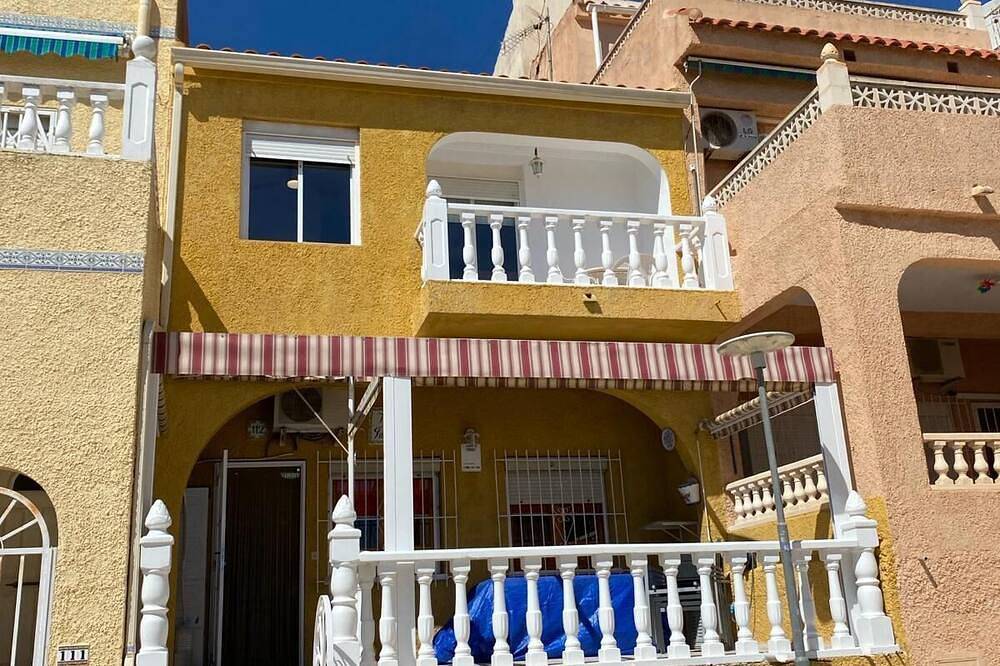 A charming 2 bedroom, 2 bathroom property on 2 levels. in San Fulgencio, Costa Blanca