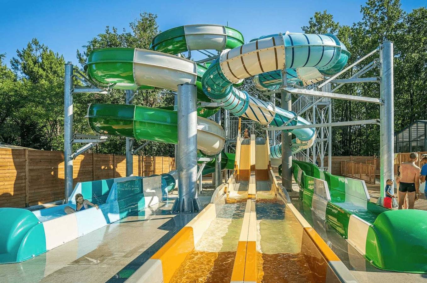 Zecamping piscine couverte dog friendly animations tente Tv 24m2 in Hourtin, Parque natural regional del Médoc