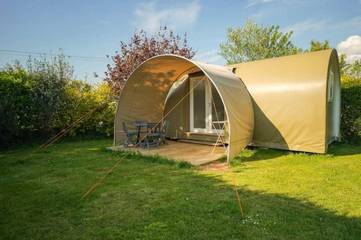 Tente pour 4 personnes, avec sauna et bassin pour enfant dans le Finistère