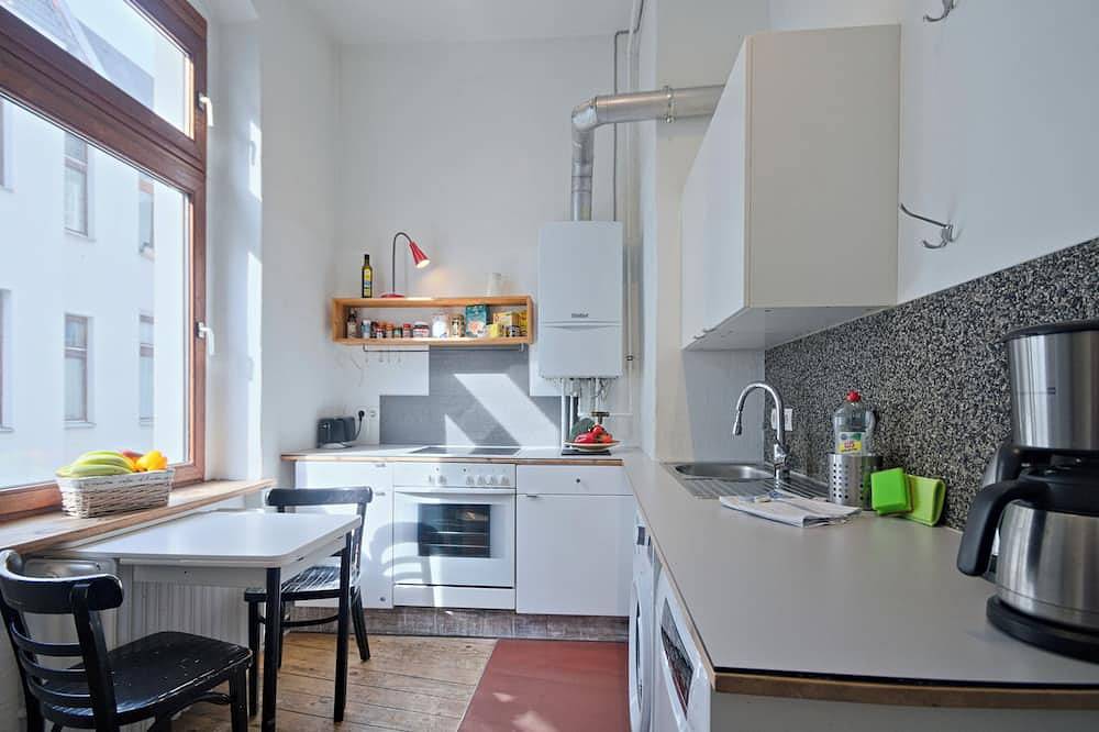 Ganze Wohnung, Sanierte Altbauwohnung mit Wannenbad, separater Wohnküche und Waschmaschine in Moabit Berlin, Berlin