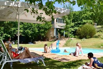 Gîte pour 19 personnes, avec terrasse et jardin à Bruniquel