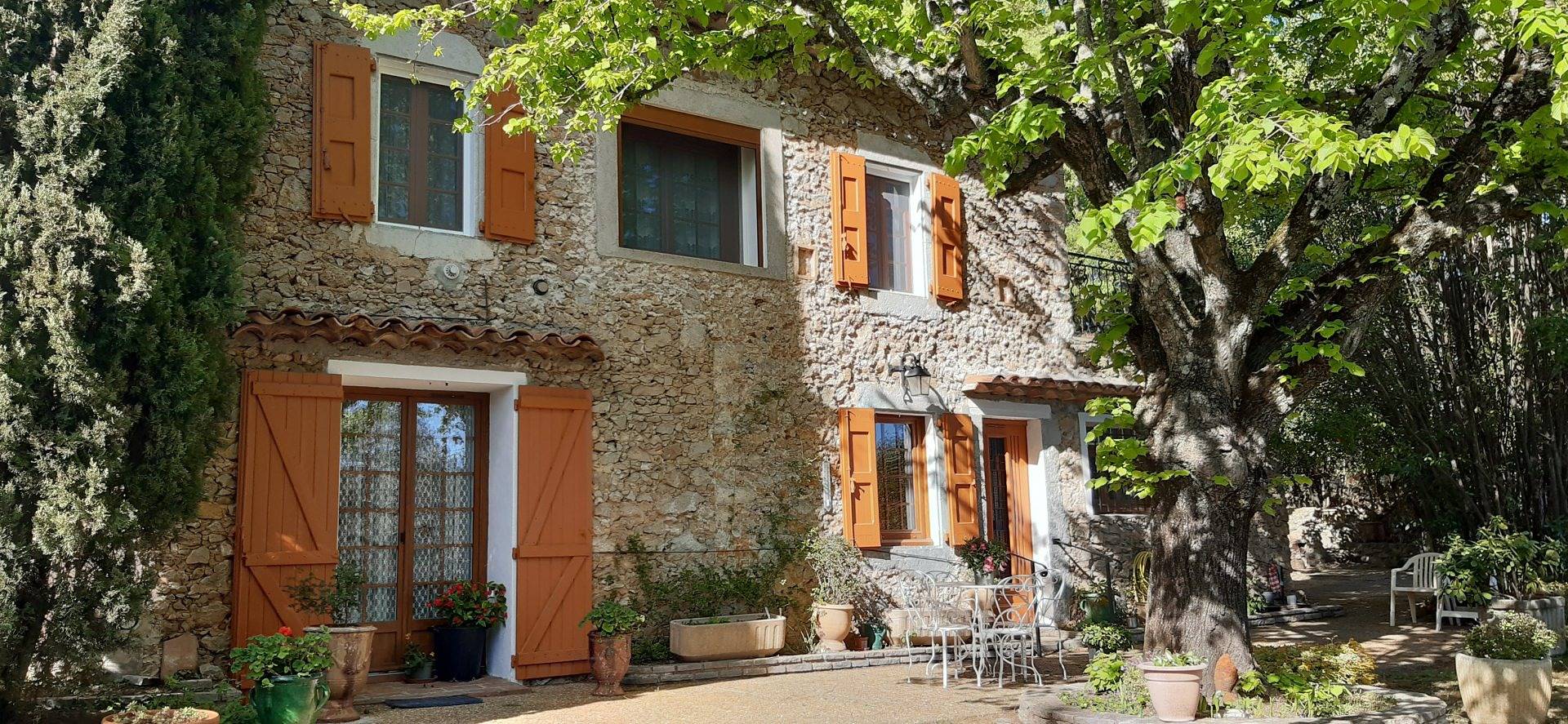 'Chez Martha' with Mountain View, Private Terrace and Garden in Anduze, Cévennes